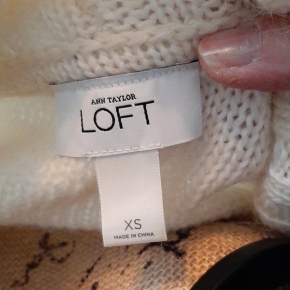 Super soft Holiday sweater Loft XS - Picture 5 of 6
